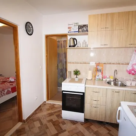 Lily's Peaceful Oasis- Brand New Appartement *
