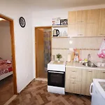 Lily's Peaceful Oasis- Brand New Apartman *