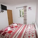 Lily's Peaceful Oasis- Brand New Apartman *
