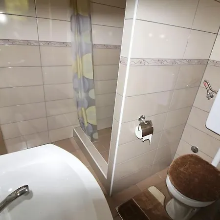 Lily's Peaceful Oasis- Brand New Apartment