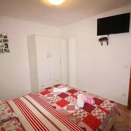 Lily's Peaceful Oasis- Brand New *