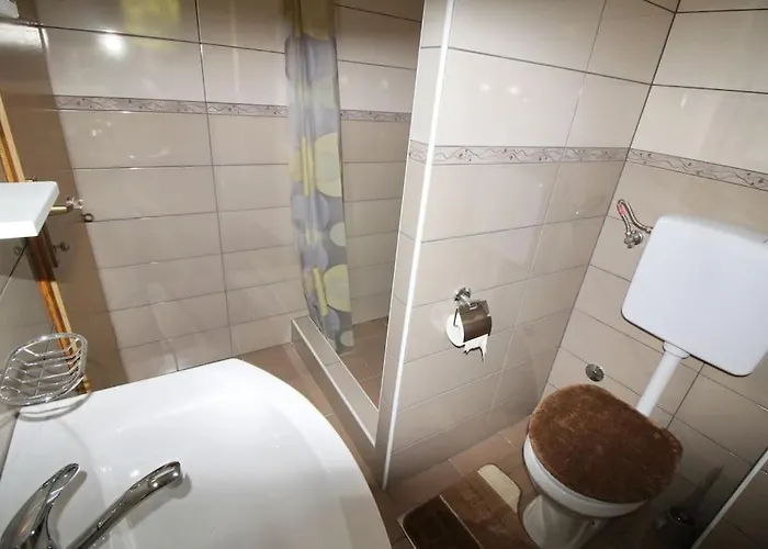 Lily's Peaceful Oasis- Brand New Appartement